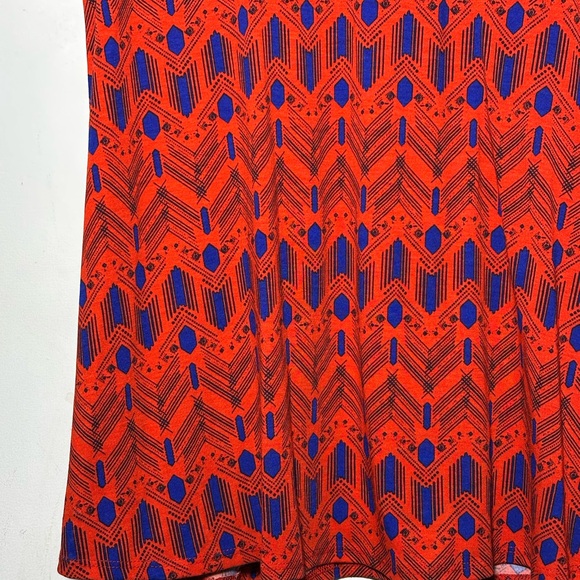 LuLaRoe Red Blue Geometric Tribal Print‎ Short Sleeve Tunic Top S NEW with FLAW - Picture 3 of 14